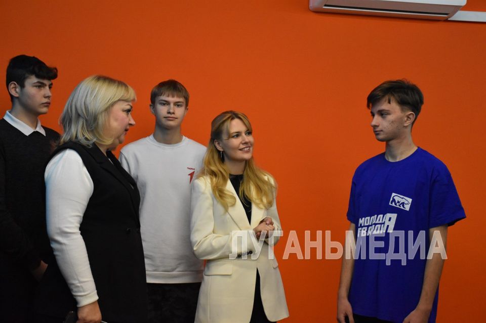 Сенатор Совета Федерации Федерального Собрания РФ от ЛНР Дарья Лантратова побывала с рабочим визитом в Алчевске Сенатор Совета Федерации Федерального Собрания РФ от ЛНР Дарья Лантратова побывала с рабочим визитом в Алчевске