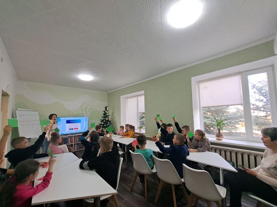 В Лутугинской Районной библиотеке для детей развернулась настоящая новогодняя миссия – «Чудеса Святого Николая» В Лутугинской Районной библиотеке для детей развернулась настоящая новогодняя миссия – «Чудеса Святого Николая»