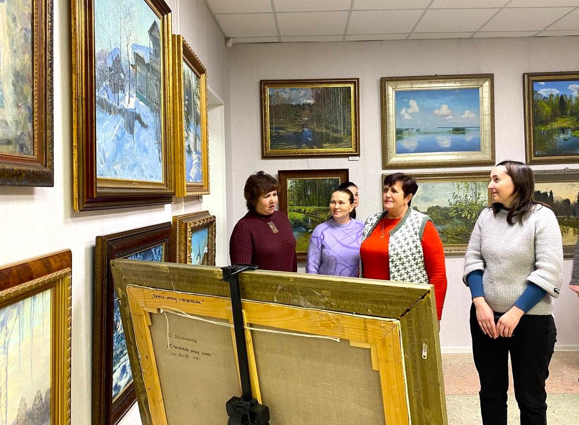 Марина Филиппова: Уникальная выставка "Потаённая Русь" открылась в Новоайдарском краеведческом музее Марина Филиппова: Уникальная выставка "Потаённая Русь" открылась в Новоайдарском краеведческом музее