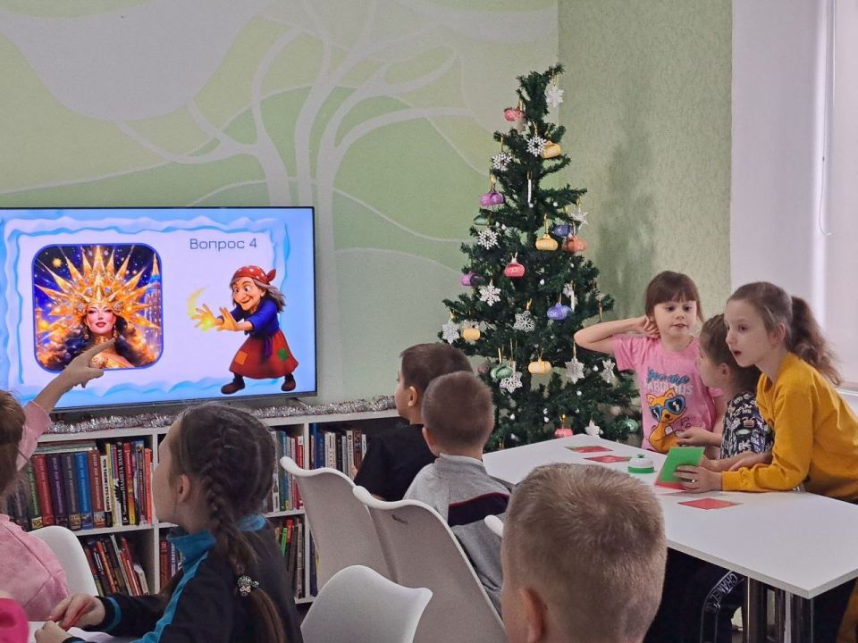 В Лутугинской Районной библиотеке для детей развернулась настоящая новогодняя миссия – «Чудеса Святого Николая» В Лутугинской Районной библиотеке для детей развернулась настоящая новогодняя миссия – «Чудеса Святого Николая»