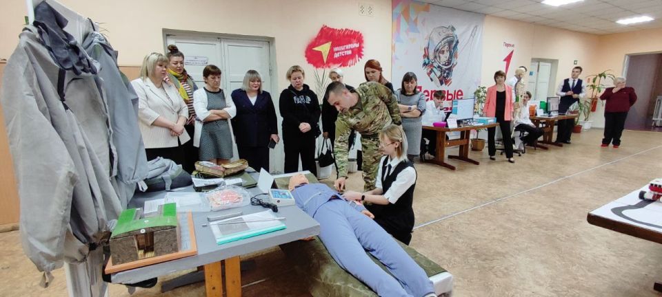 18 декабря в ГБОУ ЛНР «Краснолучская школа № 10 им. А.С. Пушкина» состоялась уникальная выставка-презентация нового учебного оборудования 18 декабря в ГБОУ ЛНР «Краснолучская школа № 10 им. А.С. Пушкина» состоялась уникальная выставка-презентация нового учебного оборудования