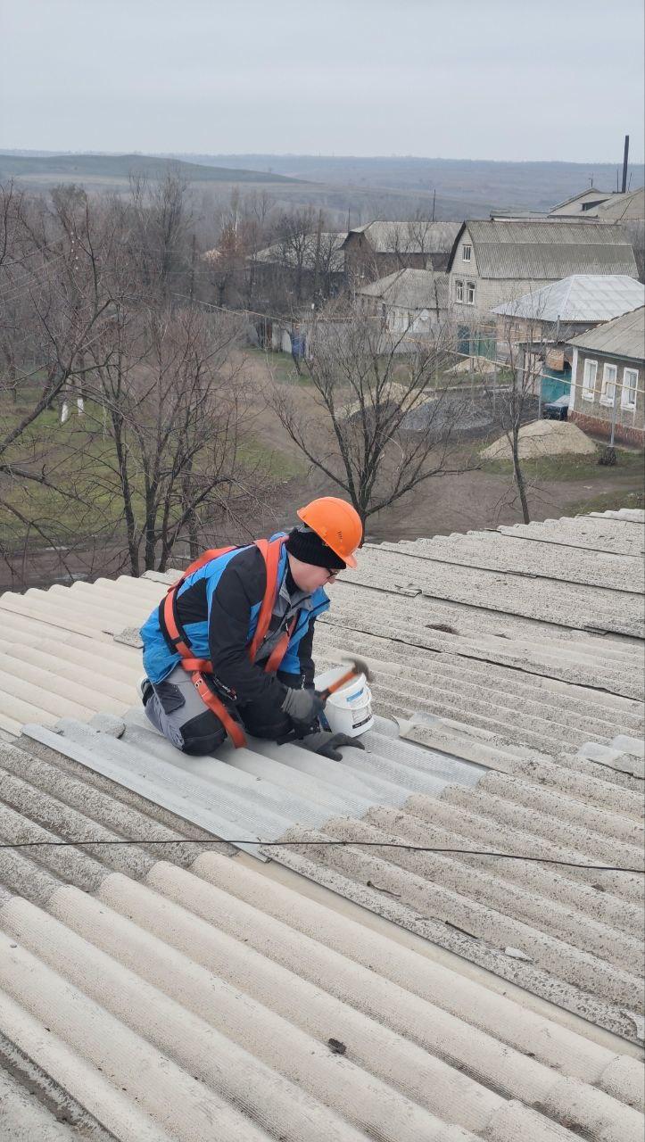 Аварийные службы Удмуртии отремонтировали крышу административного здания в посёлке Успенка Аварийные службы Удмуртии отремонтировали крышу административного здания в посёлке Успенка