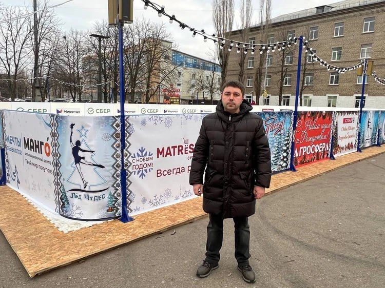 Стал известен график работы и цены открытого ледового катка в Луганске Стал известен график работы и цены открытого ледового катка в Луганске