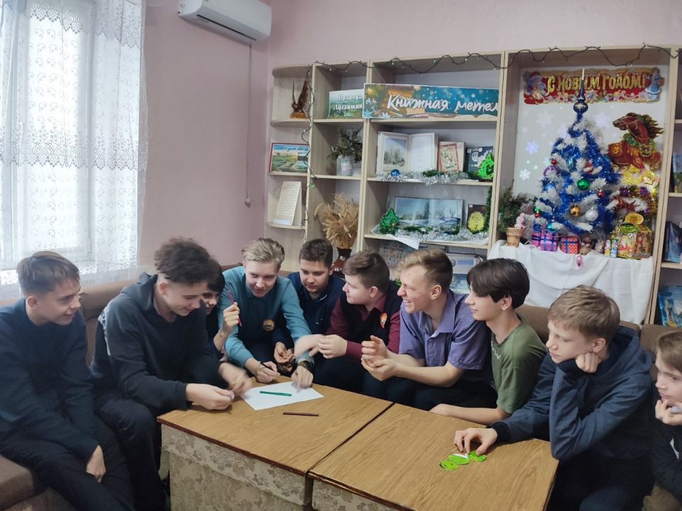 В Лутугинской районной центральной библиотеке прошёл фольклорный праздник «Весёлые посиделки на Зимнего Николу» В Лутугинской районной центральной библиотеке прошёл фольклорный праздник «Весёлые посиделки на Зимнего Николу»