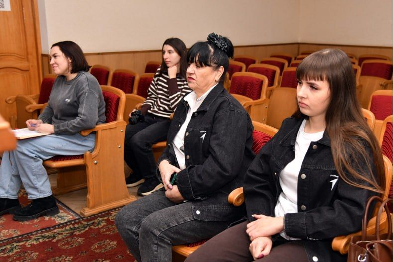 В Администрации Свердловска обсудили реализацию Концепции воспитательной работы «Луганский характер» В Администрации Свердловска обсудили реализацию Концепции воспитательной работы «Луганский характер»