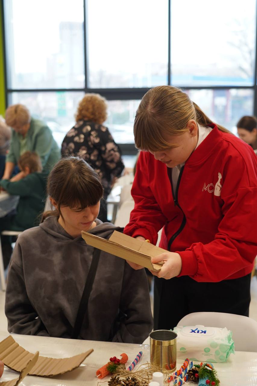 Место, где рождается чудо. В Доме молодёжи прошла Новогодняя мастерская по изготовлению свечей для детей с ограниченными возможностями Место, где рождается чудо. В Доме молодёжи прошла Новогодняя мастерская по изготовлению свечей для детей с ограниченными возможностями