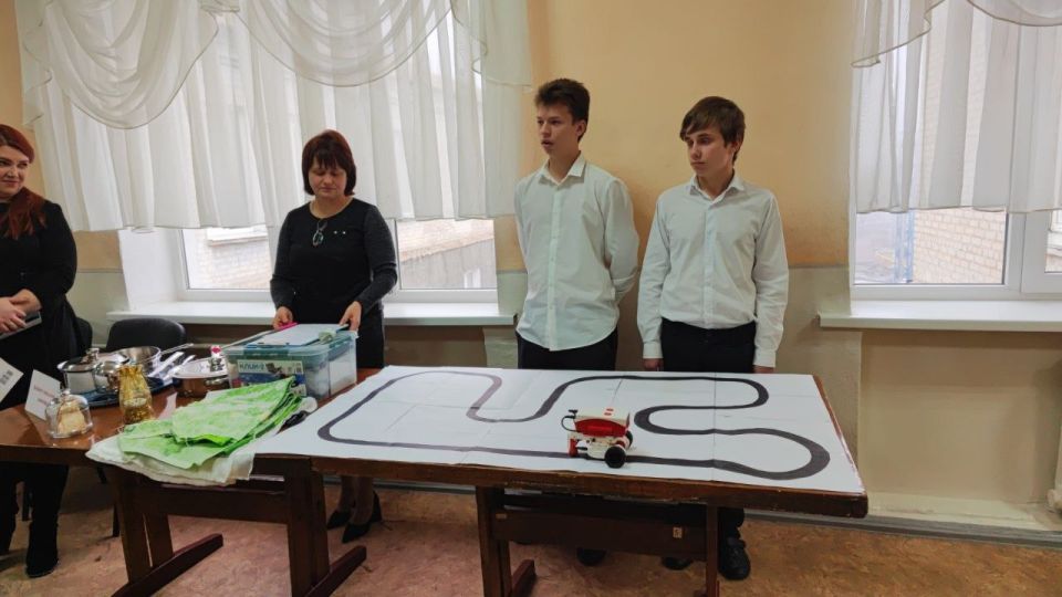 18 декабря в ГБОУ ЛНР «Краснолучская школа № 10 им. А.С. Пушкина» состоялась уникальная выставка-презентация нового учебного оборудования 18 декабря в ГБОУ ЛНР «Краснолучская школа № 10 им. А.С. Пушкина» состоялась уникальная выставка-презентация нового учебного оборудования