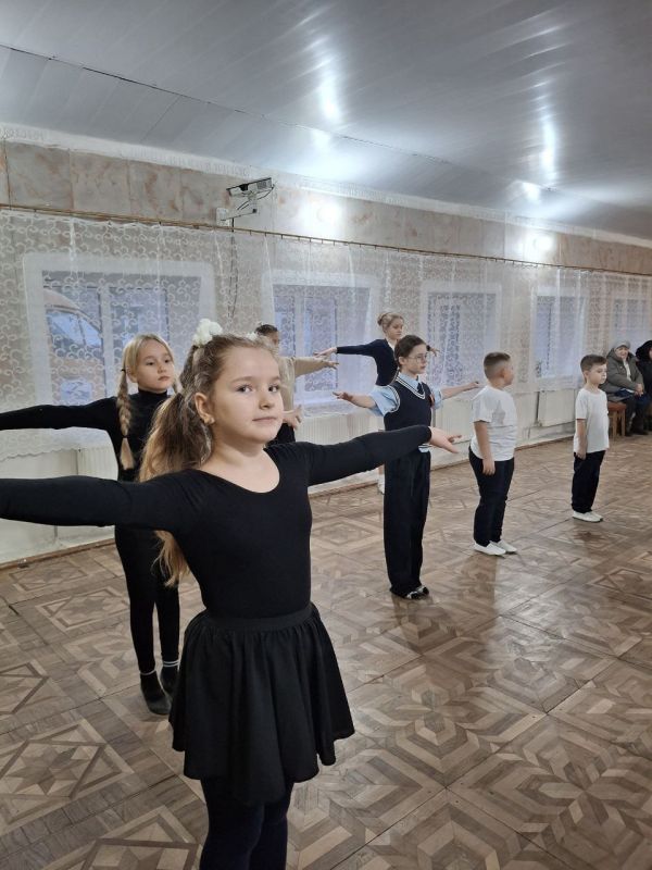 В Лутугинском доме детского и юношеского творчества провели итоговые занятия хореографических коллективов В Лутугинском доме детского и юношеского творчества провели итоговые занятия хореографических коллективов