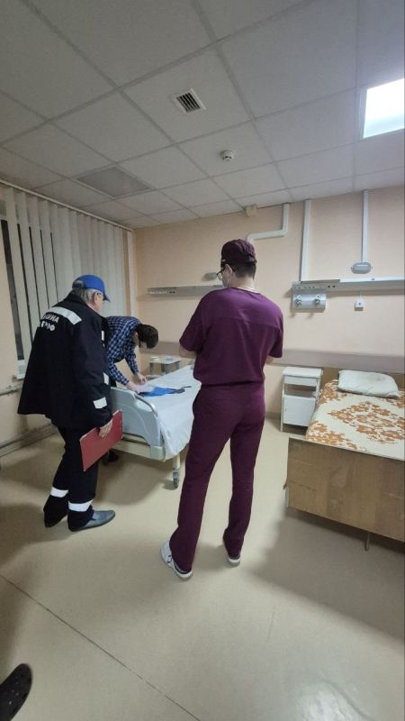 Силами специалистов Луганского центра медицины катастроф была проведена эвакуация пациента с болезнью сердца Силами специалистов Луганского центра медицины катастроф была проведена эвакуация пациента с болезнью сердца