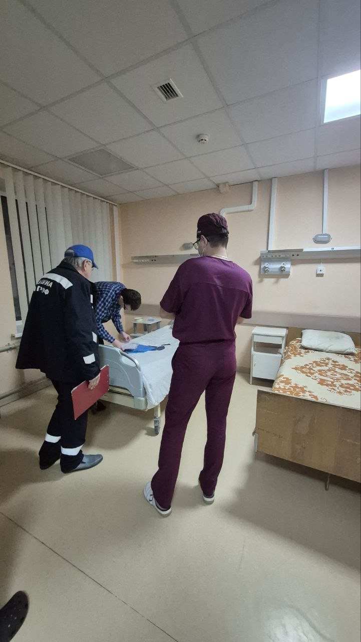 Силами специалистов Луганского центра медицины катастроф была проведена эвакуация пациента с болезнью сердца Силами специалистов Луганского центра медицины катастроф была проведена эвакуация пациента с болезнью сердца