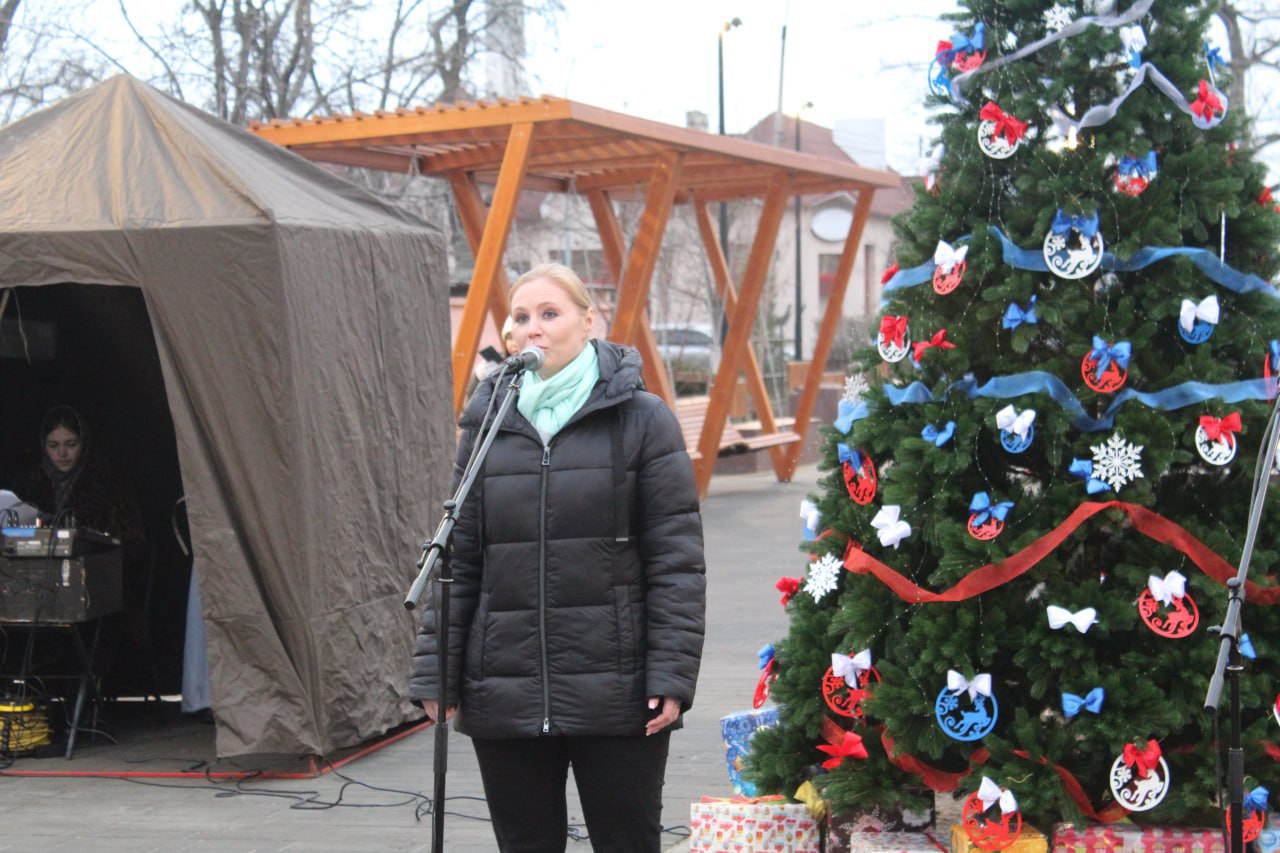Сергей Козенко: В Краснодоне, в преддверии новогодних праздников, торжественно открылась обновленная аллея Героев Краснодона, преобразившаяся в уютное и современное общественное пространство Сергей Козенко: В Краснодоне, в преддверии новогодних праздников, торжественно открылась обновленная аллея Героев Краснодона, преобразившаяся в уютное и современное общественное пространство
