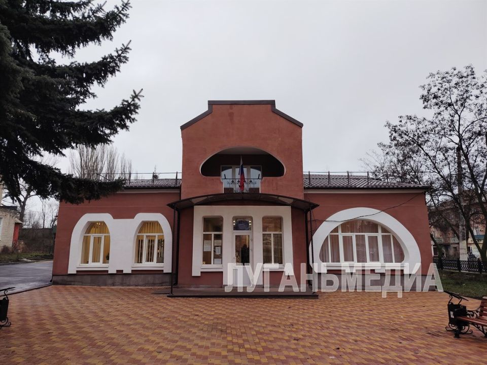 В Стаханове поздравили с профессиональным праздником работников ЗАГСа В Стаханове поздравили с профессиональным праздником работников ЗАГСа