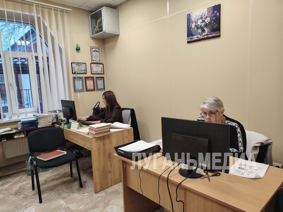 В Стаханове поздравили с профессиональным праздником работников ЗАГСа В Стаханове поздравили с профессиональным праздником работников ЗАГСа