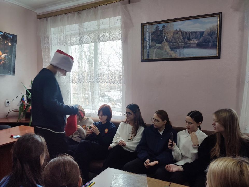 В Лутугинской районной центральной библиотеке прошёл фольклорный праздник «Весёлые посиделки на Зимнего Николу» В Лутугинской районной центральной библиотеке прошёл фольклорный праздник «Весёлые посиделки на Зимнего Николу»