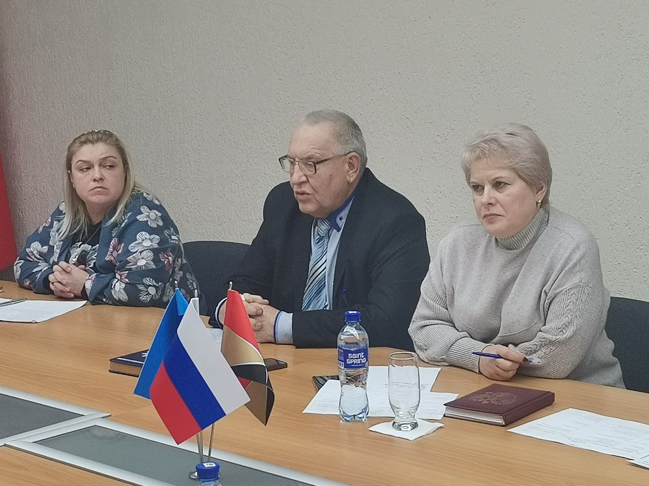 В Алчевске состоялось заседание «круглого стола» по вопросам экологии В Алчевске состоялось заседание «круглого стола» по вопросам экологии