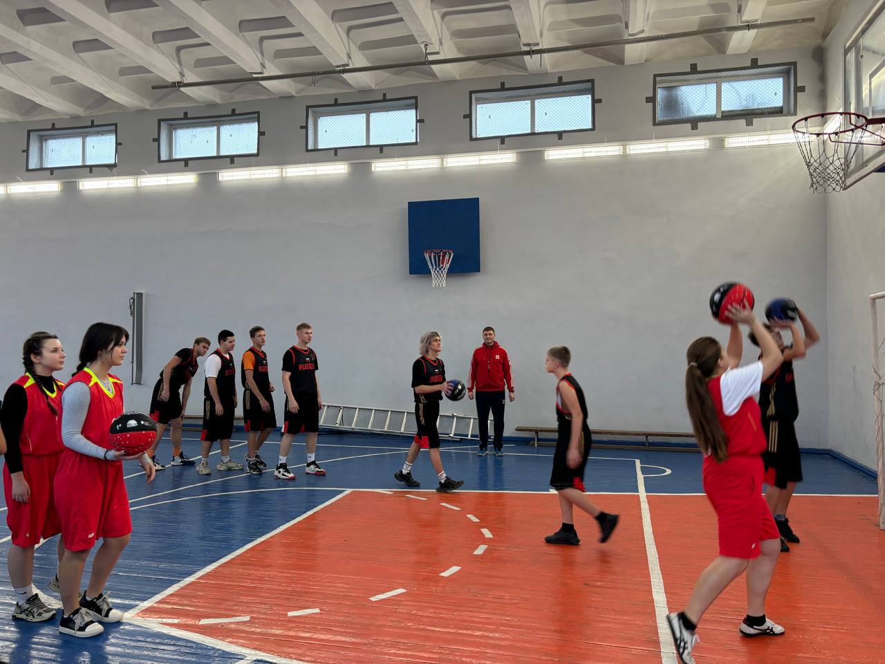 Участвуя в КЭС-Баскете, Ровеньковская школа № 3 им. А.Ф. Бурды получает поддержку и развитие Участвуя в КЭС-Баскете, Ровеньковская школа № 3 им. А.Ф. Бурды получает поддержку и развитие