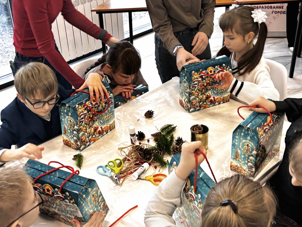 Место, где рождается чудо. В Доме молодёжи прошла Новогодняя мастерская по изготовлению свечей для детей с ограниченными возможностями Место, где рождается чудо. В Доме молодёжи прошла Новогодняя мастерская по изготовлению свечей для детей с ограниченными возможностями