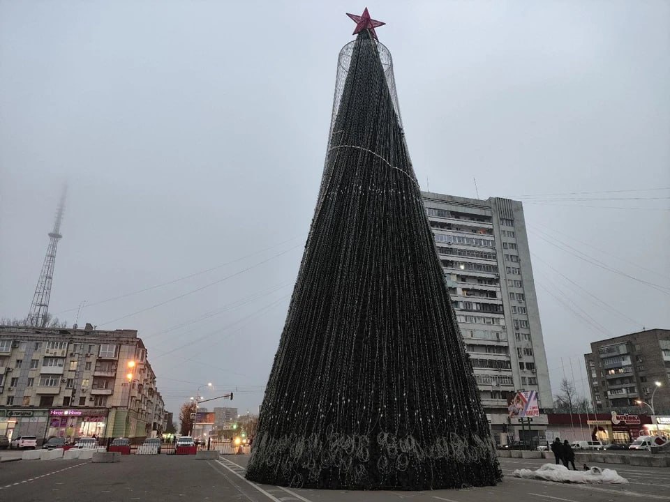 В Луганске новогоднее оформление города стало масштабнее