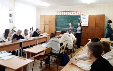 Представители Луганской больницы № 1 провели профориентационную беседу среди школьников