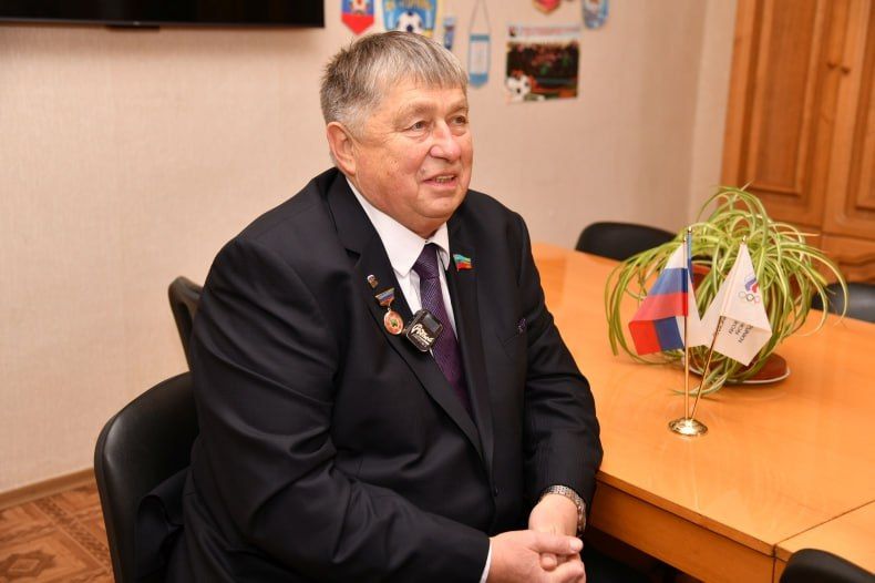 Новогодний турнир по мини-футболу зажег звезды в свердловском «Шахтере» Новогодний турнир по мини-футболу зажег звезды в свердловском «Шахтере»