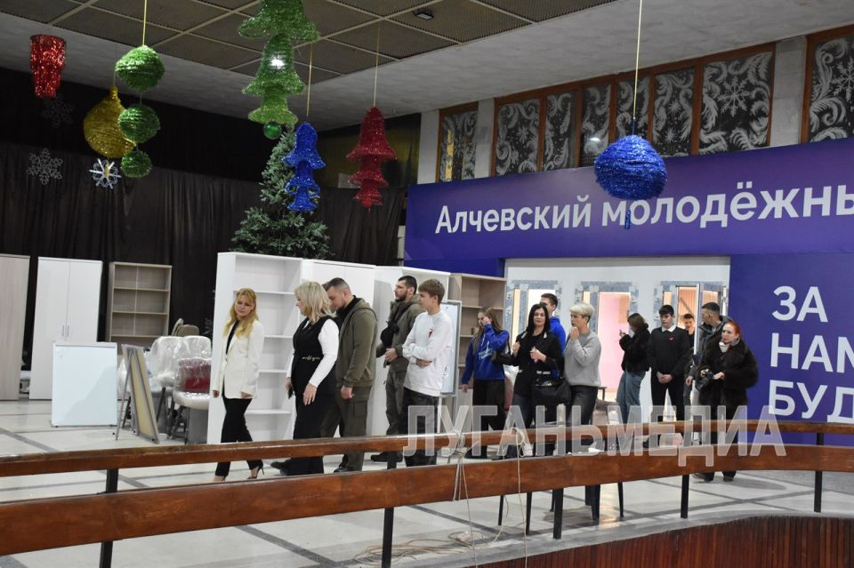 Сенатор Совета Федерации Федерального Собрания РФ от ЛНР Дарья Лантратова побывала с рабочим визитом в Алчевске Сенатор Совета Федерации Федерального Собрания РФ от ЛНР Дарья Лантратова побывала с рабочим визитом в Алчевске