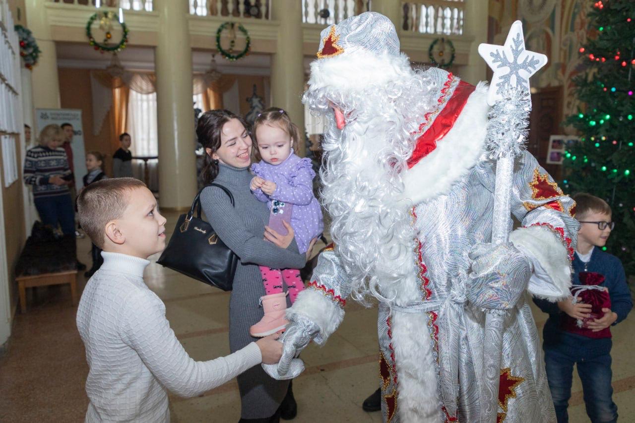 Артисты «Москонцерта» при поддержке Правительства ЛНР и Министерства культуры Республики представили на главной сцене Луганского академического музыкально-драматического театра имени Михаила Голубовича спектакль в рамках... Артисты «Москонцерта» при поддержке Правительства ЛНР и Министерства культуры Республики представили на главной сцене Луганского академического музыкально-драматического театра имени Михаила Голубовича спектакль в рамках...