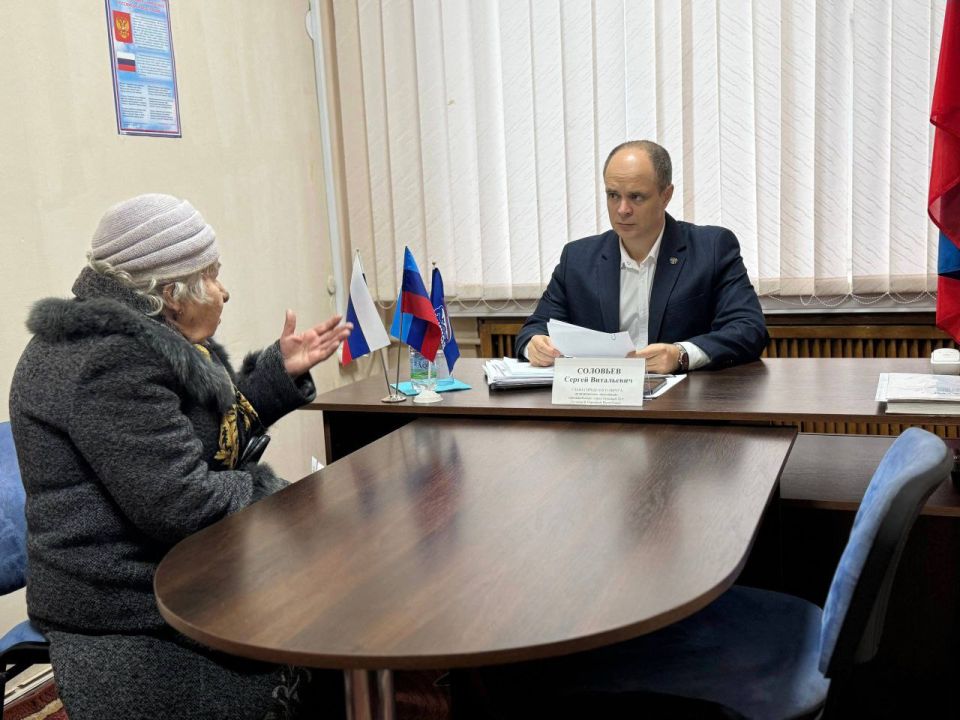 Секретарь Краснолучского местного отделения Единой России, Глава муниципалитета Сергей Соловьев провел личный прием граждан Секретарь Краснолучского местного отделения Единой России, Глава муниципалитета Сергей Соловьев провел личный прием граждан