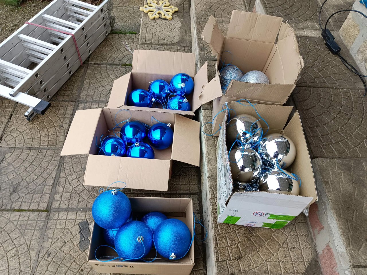 В преддверии новогодних праздников в Городище началась праздничная суета В преддверии новогодних праздников в Городище началась праздничная суета