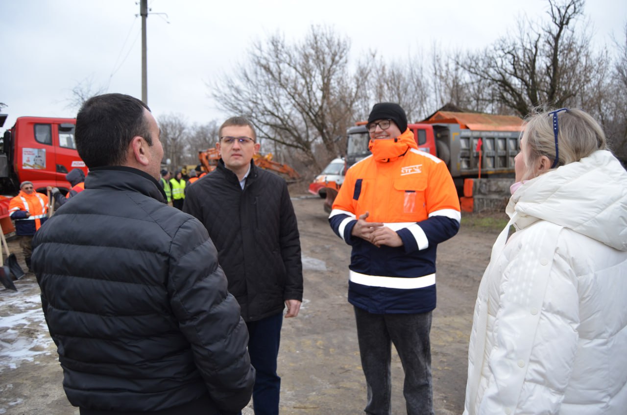 Евгений Морозов: В Брянке открылся и приступил к работе новый дорожный участок ООО "Проектстрой", который будет заниматься круглогодичным содержанием и обслуживанием автомобильной дороги 43К04... Евгений Морозов: В Брянке открылся и приступил к работе новый дорожный участок ООО "Проектстрой", который будет заниматься круглогодичным содержанием и обслуживанием автомобильной дороги 43К04...