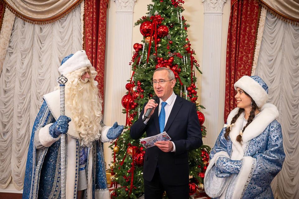 Калужские чиновники отправят подарки детям из Первомайска