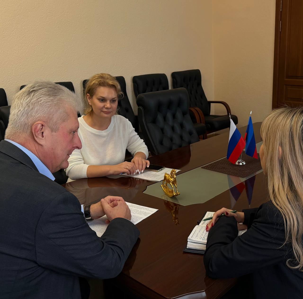 Сергей Козенко: Встретился с заместителем министра труда и социальной политики ЛНР Светланой Немковой в рамках рабочей встречи Сергей Козенко: Встретился с заместителем министра труда и социальной политики ЛНР Светланой Немковой в рамках рабочей встречи