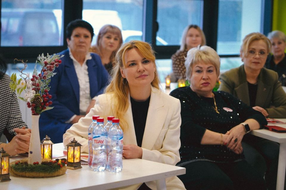 В Луганске подвели итоги работы «Женского движения Единой России» В Луганске подвели итоги работы «Женского движения Единой России»
