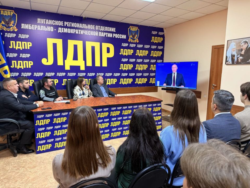 Галина Дуброва: Сегодня вместе со всей страной слушала прямую линию Президента России Владимира Путина Галина Дуброва: Сегодня вместе со всей страной слушала прямую линию Президента России Владимира Путина