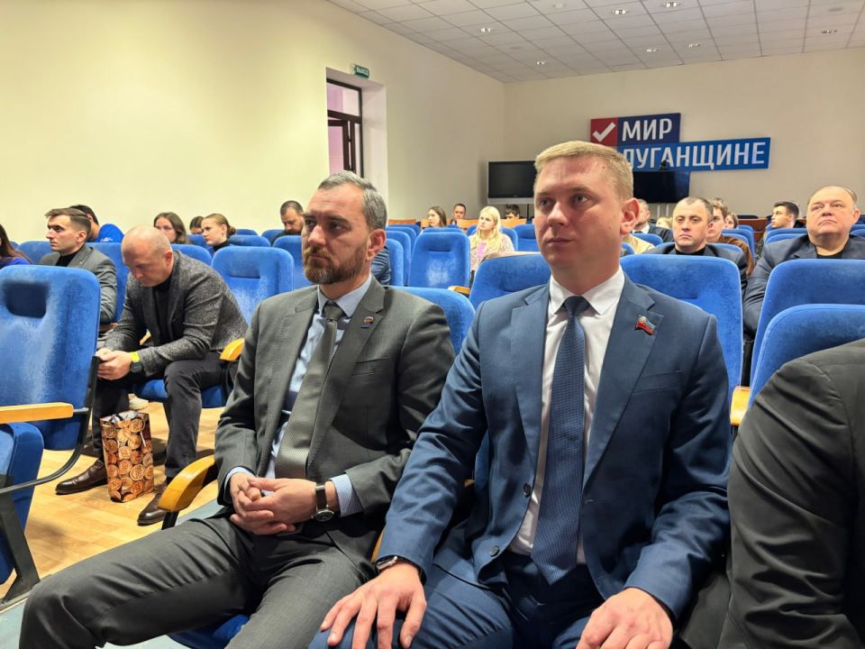 В память о героическом выпускнике в Краснолучской школе № 11 открыли «Парту героя» В память о героическом выпускнике в Краснолучской школе № 11 открыли «Парту героя»