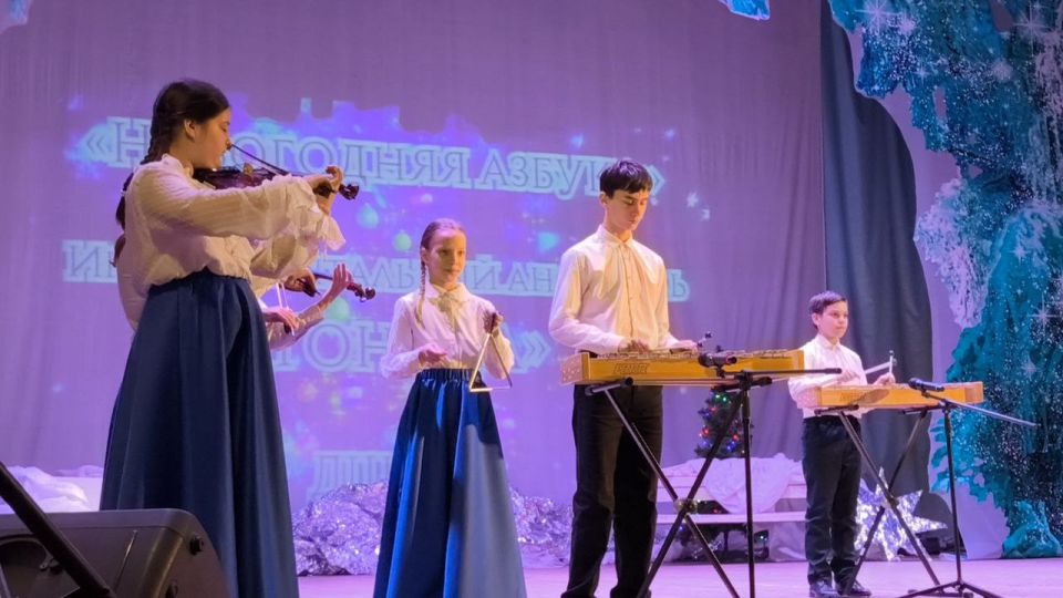 Евгений Морозов: В театральном зале Дворца культуры имени Октябрьской революции для юных жителей города состоялось праздничное мероприятие, посвящённое Дню Святителя Николая, которое подготовили артисты самого ДК, а также... Евгений Морозов: В театральном зале Дворца культуры имени Октябрьской революции для юных жителей города состоялось праздничное мероприятие, посвящённое Дню Святителя Николая, которое подготовили артисты самого ДК, а также...