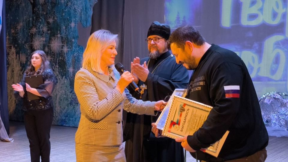 Евгений Морозов: В театральном зале Дворца культуры имени Октябрьской революции для юных жителей города состоялось праздничное мероприятие, посвящённое Дню Святителя Николая, которое подготовили артисты самого ДК, а также... Евгений Морозов: В театральном зале Дворца культуры имени Октябрьской революции для юных жителей города состоялось праздничное мероприятие, посвящённое Дню Святителя Николая, которое подготовили артисты самого ДК, а также...