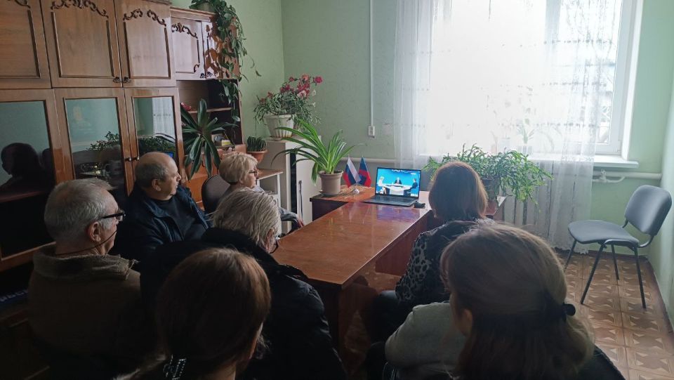 Весь муниципалитет, в том числе и сотрудники Администрации округа присоединились целыми коллективами к просмотру традиционной программы "Итоги года с Владимиром Путиным" Весь муниципалитет, в том числе и сотрудники Администрации округа присоединились целыми коллективами к просмотру традиционной программы "Итоги года с Владимиром Путиным"