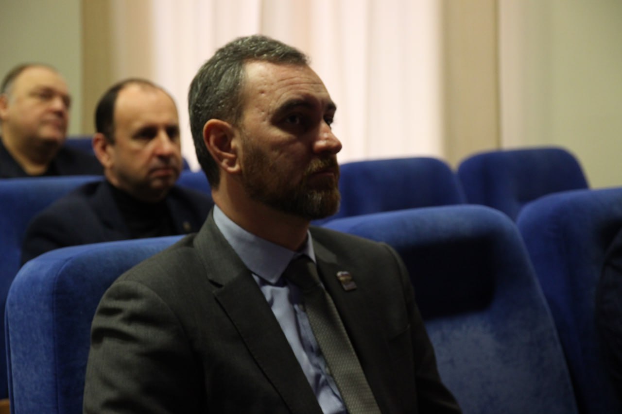 Луганские единороссы присоединились к просмотру прямой линии с Владимиром Путиным Луганские единороссы присоединились к просмотру прямой линии с Владимиром Путиным