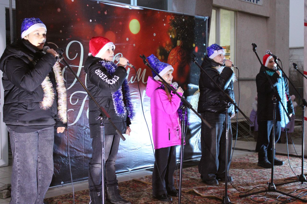 Праздничная атмосфера наполнила Троицкое! Праздничная атмосфера наполнила Троицкое!