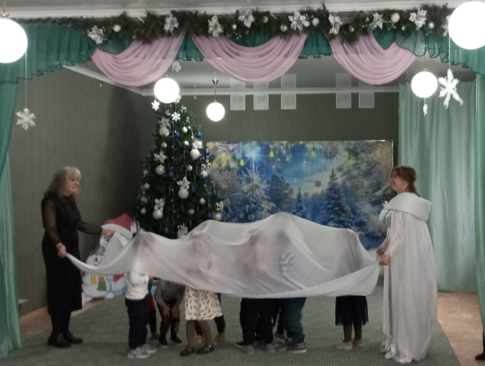 День Святого Николая в Ровеньках: Сладкие подарки и тепло сердец от Республики Коми День Святого Николая в Ровеньках: Сладкие подарки и тепло сердец от Республики Коми