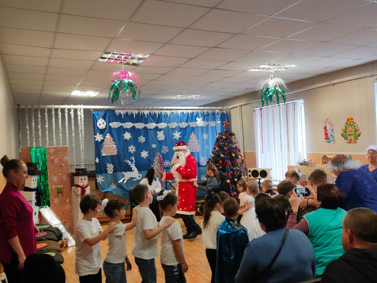 Активисты Единой России провели праздник для детей участников СВО и детей дошкольного возраста, которые не посещающие детские дошкольные учреждения Активисты Единой России провели праздник для детей участников СВО и детей дошкольного возраста, которые не посещающие детские дошкольные учреждения