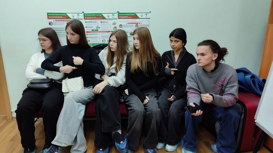 Ученики сразу двух школ за два дня Луганска побывали на профориентационной экскурсии в скорой помощи Ученики сразу двух школ за два дня Луганска побывали на профориентационной экскурсии в скорой помощи