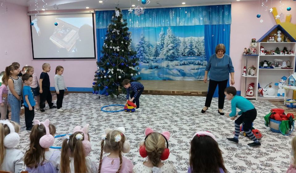 В рамках реализации партпроекта «Культура малой Родины» активисты и сторонники партии «Единая Россия» организовали в государственном бюджетном дошкольном учебном учреждении ЛНР «Беловодский ясли-сад №3 «Родничок» праздничное... В рамках реализации партпроекта «Культура малой Родины» активисты и сторонники партии «Единая Россия» организовали в государственном бюджетном дошкольном учебном учреждении ЛНР «Беловодский ясли-сад №3 «Родничок» праздничное...