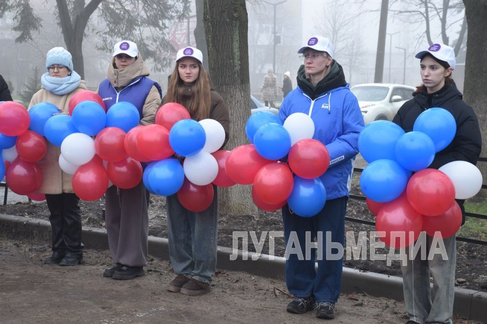 В Ровеньках завершено благоустройство центральной аллеи В Ровеньках завершено благоустройство центральной аллеи