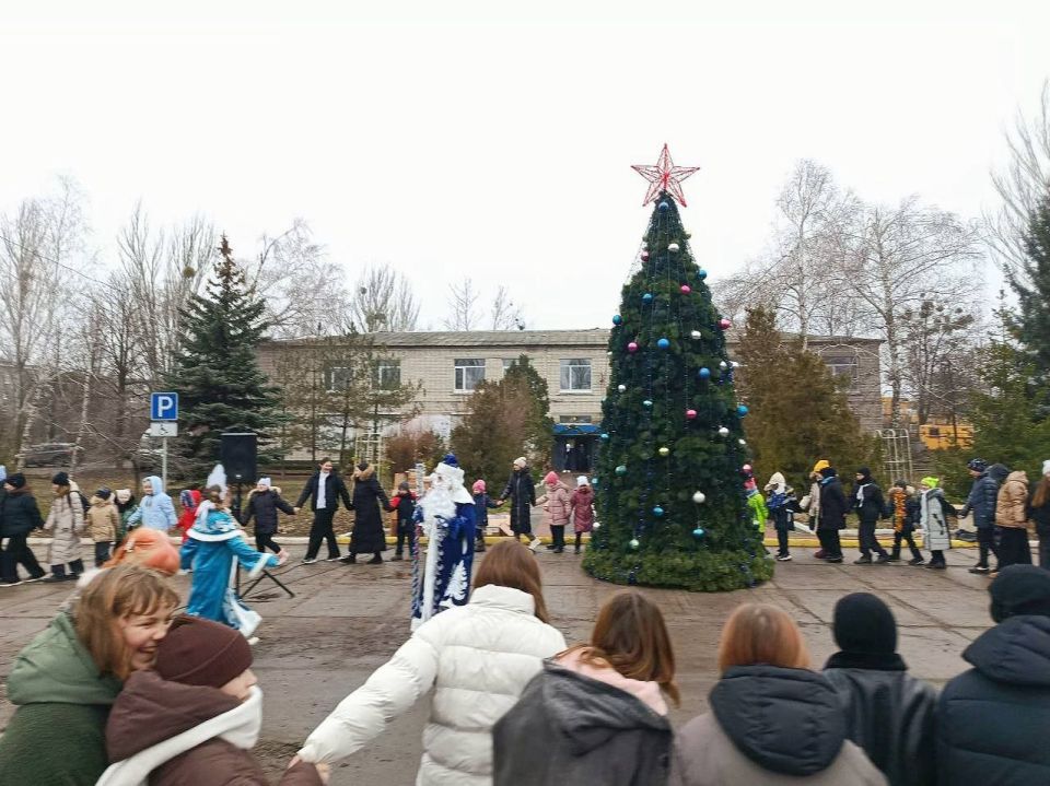 Сергей Колягин: В городе Золотое, благодаря усилиям отдела по жизнеобеспечению, накануне засияла главная новогодняя красавица Сергей Колягин: В городе Золотое, благодаря усилиям отдела по жизнеобеспечению, накануне засияла главная новогодняя красавица
