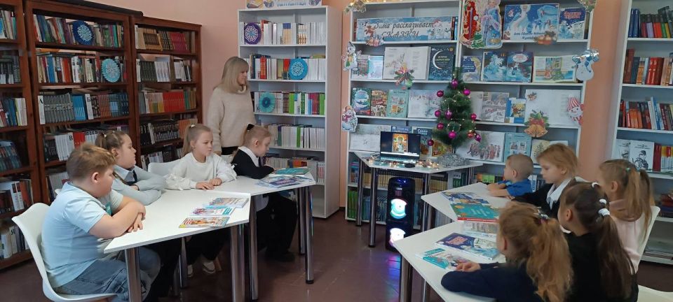 В библиотеке села Великий Суходол, в рамках Новосветловской РЦБС, для первоклассников и второклассников прошла яркая и увлекательная программа «Николай пришел с небес, словно чудо из чудес» В библиотеке села Великий Суходол, в рамках Новосветловской РЦБС, для первоклассников и второклассников прошла яркая и увлекательная программа «Николай пришел с небес, словно чудо из чудес»