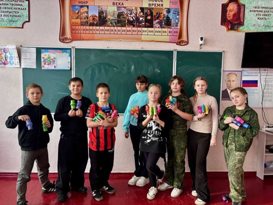 Сегодня, в преддверии зимних праздников, в Музее истории города Ровеньки царила атмосфера творчества и предвкушения чуда Сегодня, в преддверии зимних праздников, в Музее истории города Ровеньки царила атмосфера творчества и предвкушения чуда