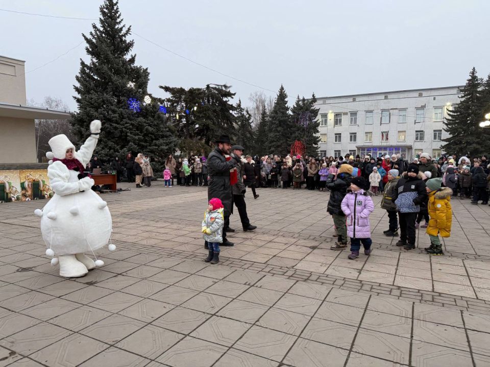Сергей Колягин: Традиционно, в День Святителя Николая Чудотворца, в Первомайске зажглись огни на главной новогодней ёлке города Сергей Колягин: Традиционно, в День Святителя Николая Чудотворца, в Первомайске зажглись огни на главной новогодней ёлке города