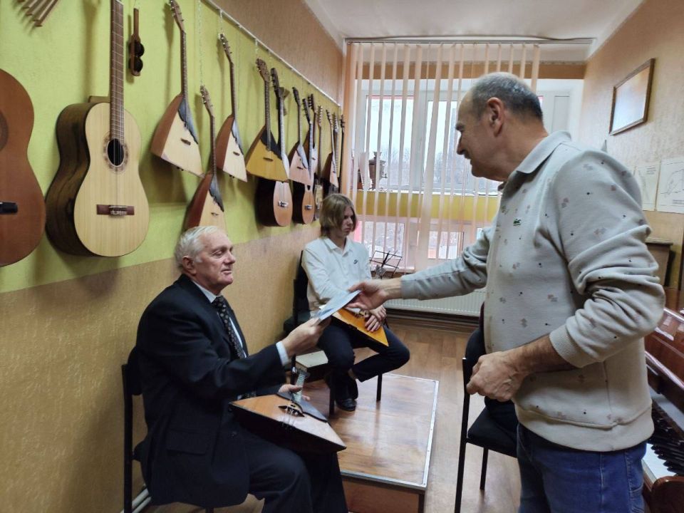 Преподаватель Академии Матусовского провел мастер-класс в Перевальской ДШИ Преподаватель Академии Матусовского провел мастер-класс в Перевальской ДШИ
