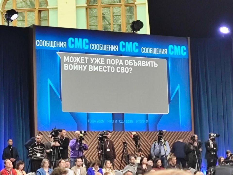 Президент РФ отвечает на вопросы россиян и журналистов уже три часа Президент РФ отвечает на вопросы россиян и журналистов уже три часа